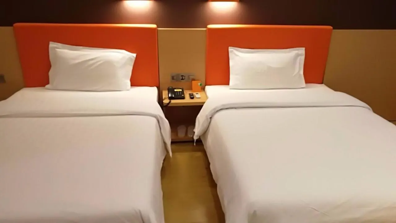 **  Hotel 7Days Premium Zhengzhou Jingsan Road Century Lianhua Čína